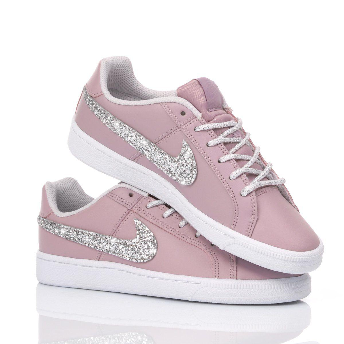NIKE PINK SNEAKERS - DIVINE