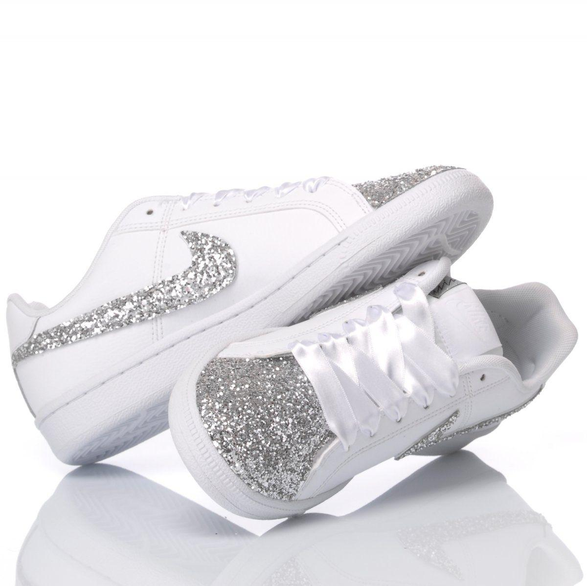 NIKE WHITE SNEAKERS - DIVINE